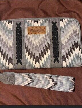 Stylish Gray Patterned Women's Wristlet Wallet